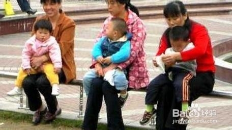 护理新生儿的注意事项 1