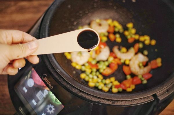 柠檬菠萝虾仁炒饭