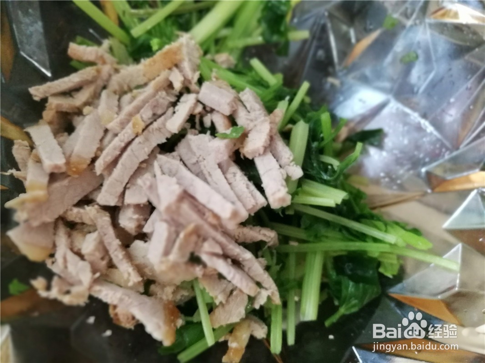 芹菜段拌猪肉丝