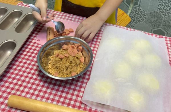 毛毛虫面包肉松火腿面包