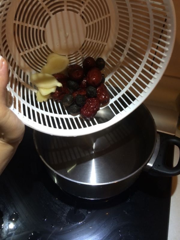 红枣桂圆姜汤茶