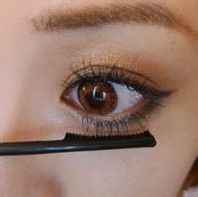 下垂眼角妆容怎么化使双眼萌动而有神