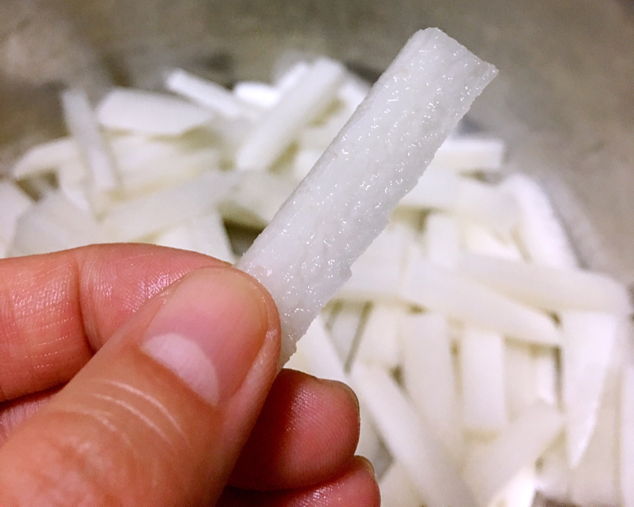 超级美味的干煸白萝卜条，今天就来教你做