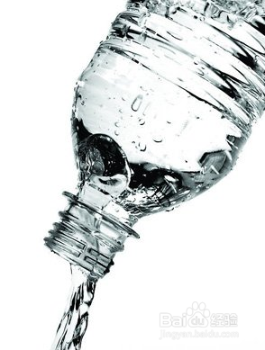 根据不同情况处理进水的相机，紧急救助相机