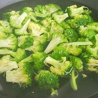 西兰花木耳炒火腿