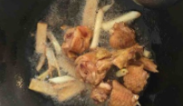 怎么做咖喱鸡焖饭
