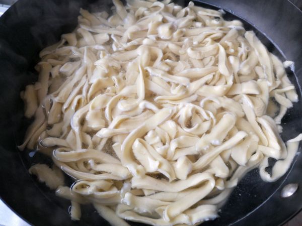 藤椒鸡丝刀削面