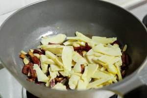 如何做出美味的冬笋炒腊肉？