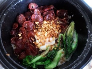 怎么做腊肠煲仔饭