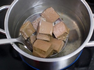 麻辣鸳鸯豆腐煲的做法