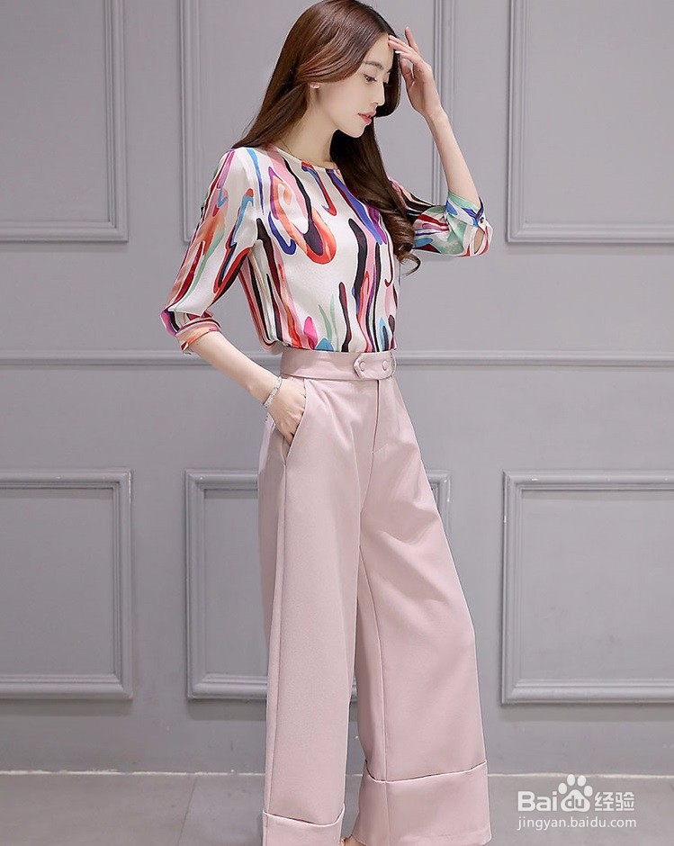 粉色阔腿裤怎么搭配
