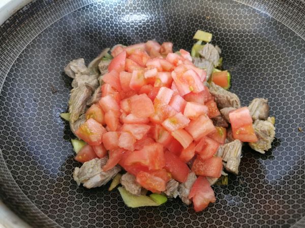 西红柿土豆烧牛腩
