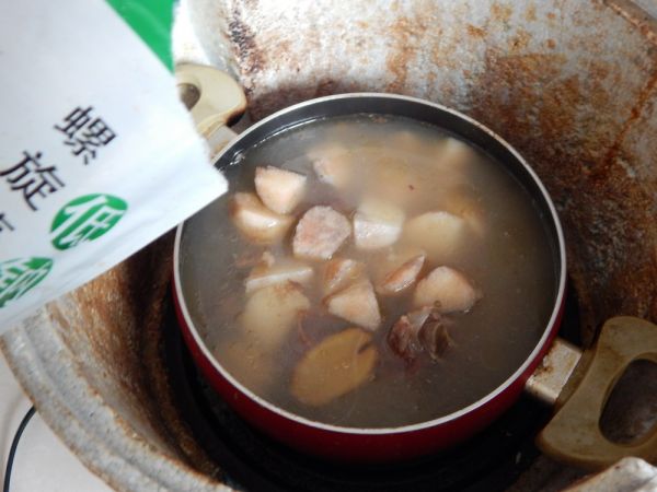 西红柿山药牛骨汤