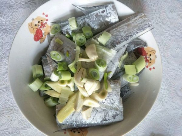 外焦里嫩不腥不腻的快手煎带鱼