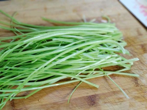 绿鬓红颜炒豆皮