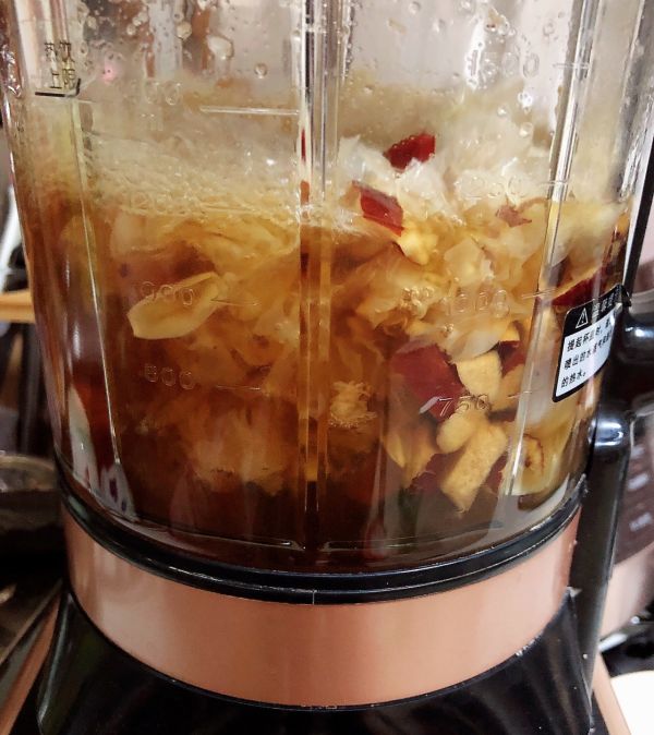 红枣银耳莲子汤