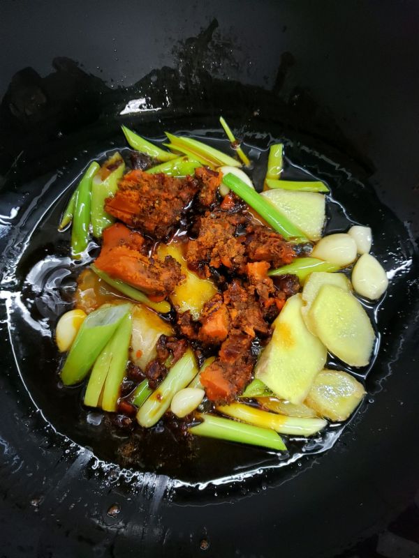 一家人在一起就是要围坐着吃火锅