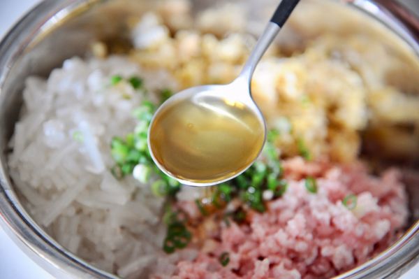 酸菜猪肉粉条馅饼