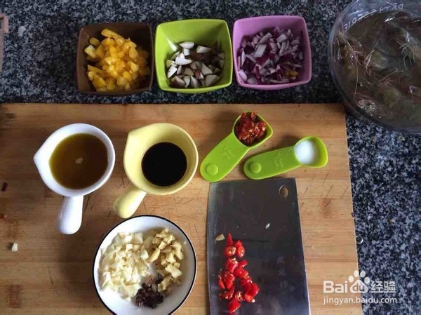 张灯结彩—油焖大虾的做法