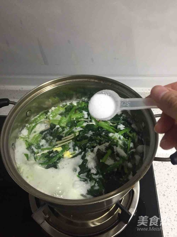 菠菜鸡蛋面的做法