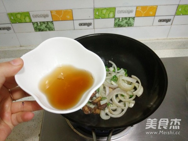 洋葱腊肠小炒