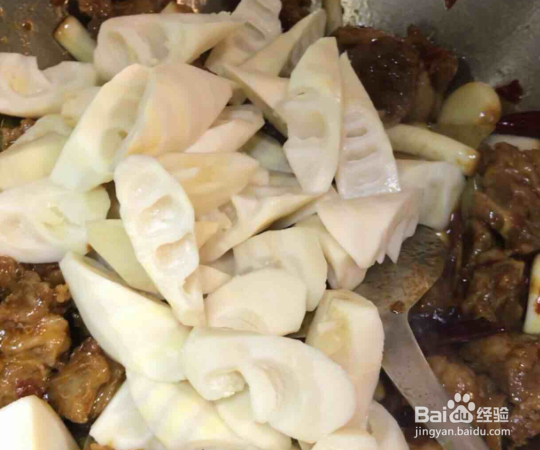 春笋焖牛腩怎么做？