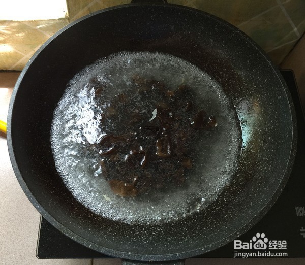 家常芹菜烧腐竹