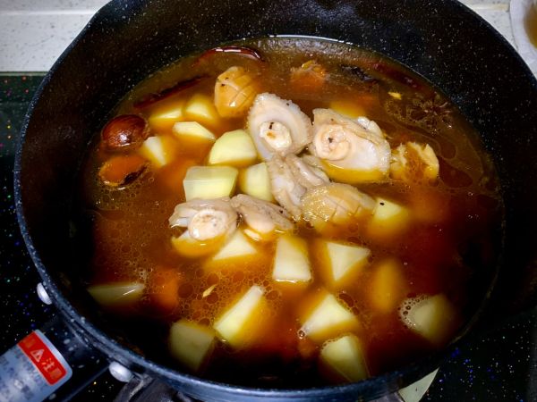 小鲍鱼排骨烧土豆小方