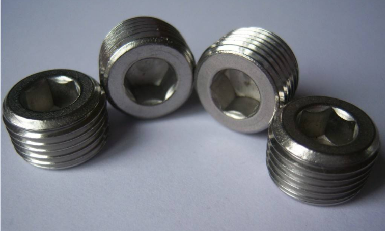 加工NPT1/8螺纹、1/4螺纹、3/4螺纹时，底孔分别钻多大