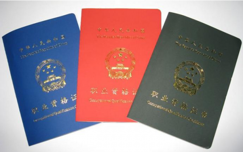 我想报考保育员证，在哪里可以报考，需要注意什么