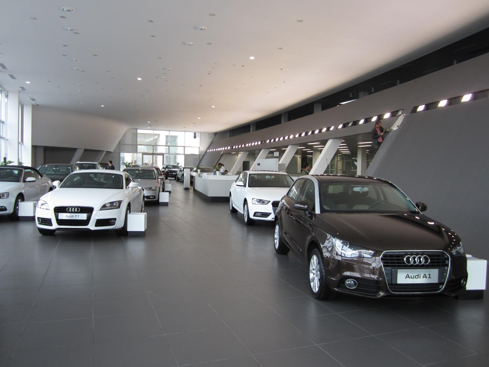 4S店英文怎么说