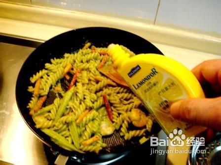 绿酱虾球螺丝面