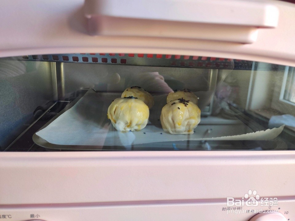 外酥里嫩，层次分明懒人蛋黄酥新做法。