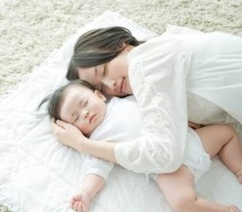 和宝宝分房睡有技巧，爸妈别硬来