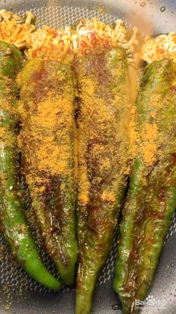 如何制作青椒包金针菇