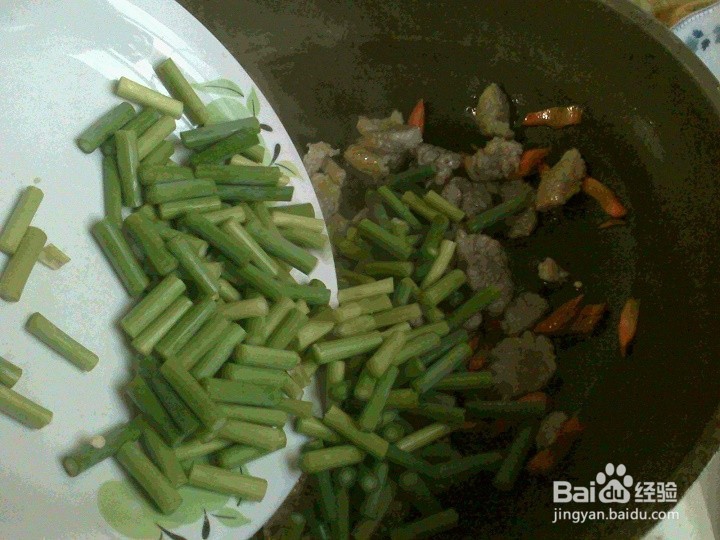 胡萝卜蒜苔肉怎样炒好吃