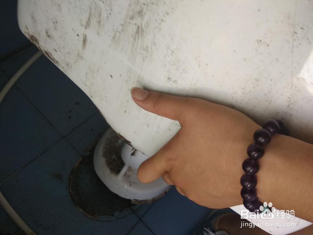 旧马桶拆卸量孔距