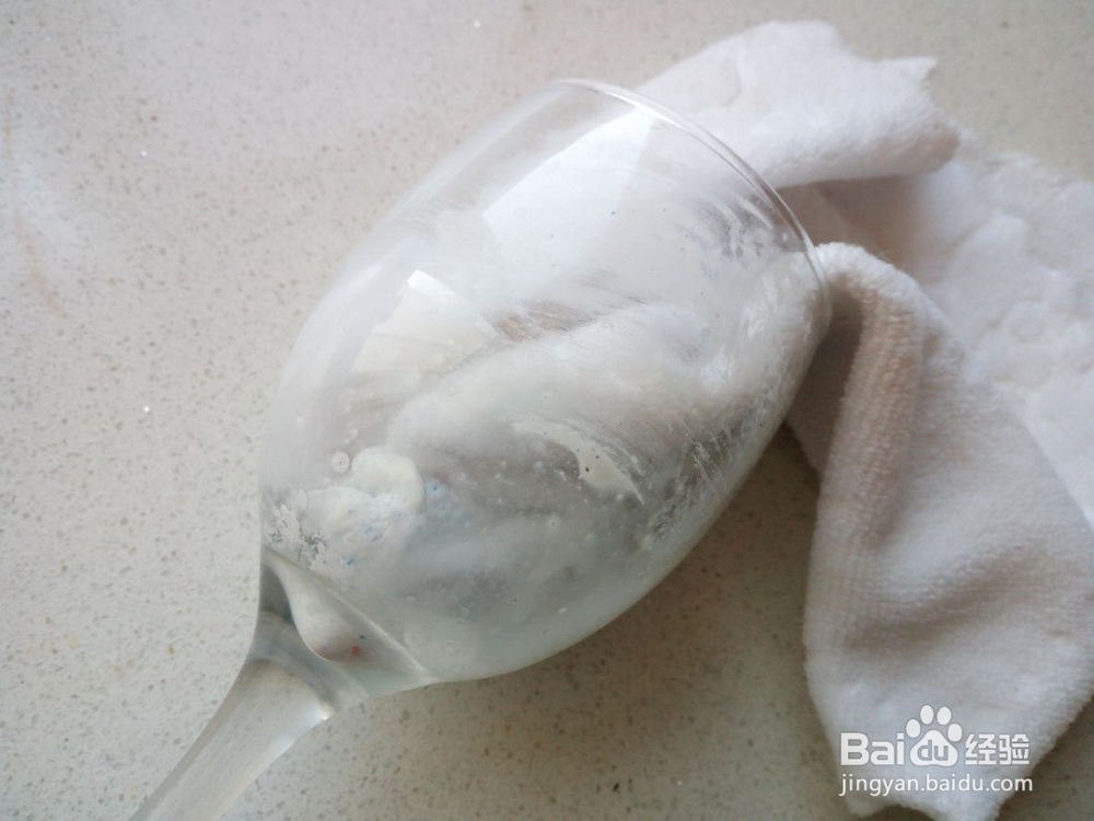 怎么去除玻璃杯子上面的水渍