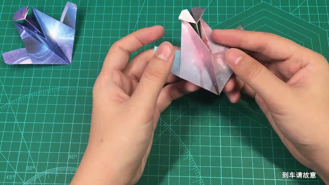 太空飞机怎么折