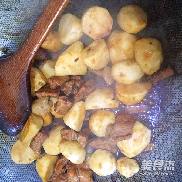 芋头红烧肉的做法