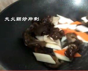 山药炒木耳 的简单制作