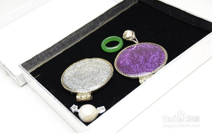 暗黑哥特风装扮如何化妆及穿着？