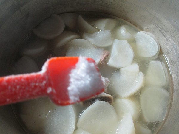 萝卜筒骨汤的做法