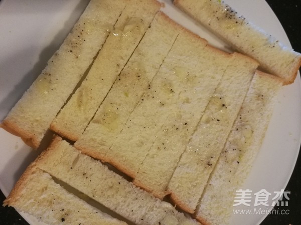 蒜香吐司条的做法