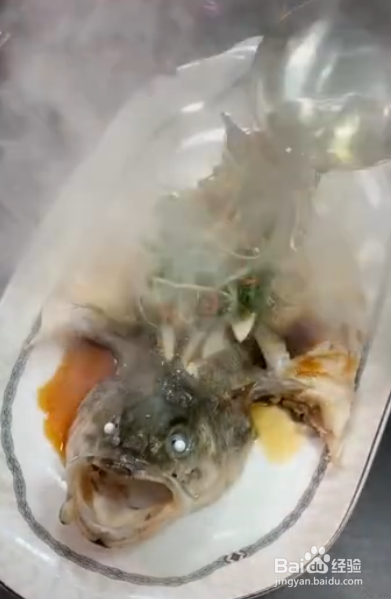 蒸鲈鱼的家常做法