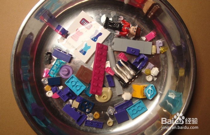 如何用积木拼装物品展示柜模型