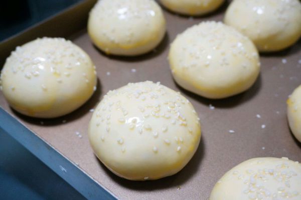 Q弹松软的——牛奶小面包