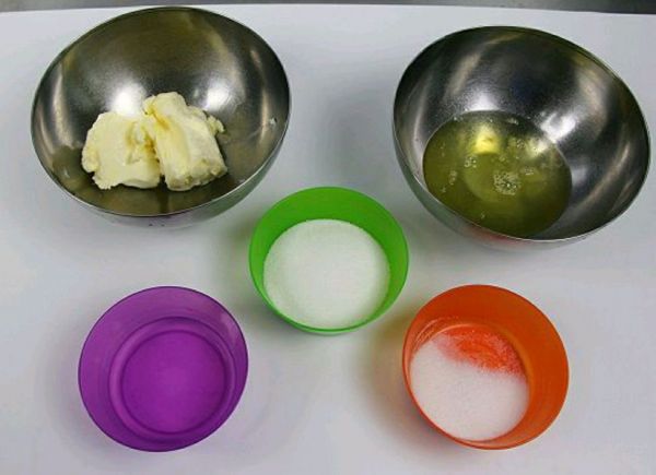 奶油霜裱花蛋糕