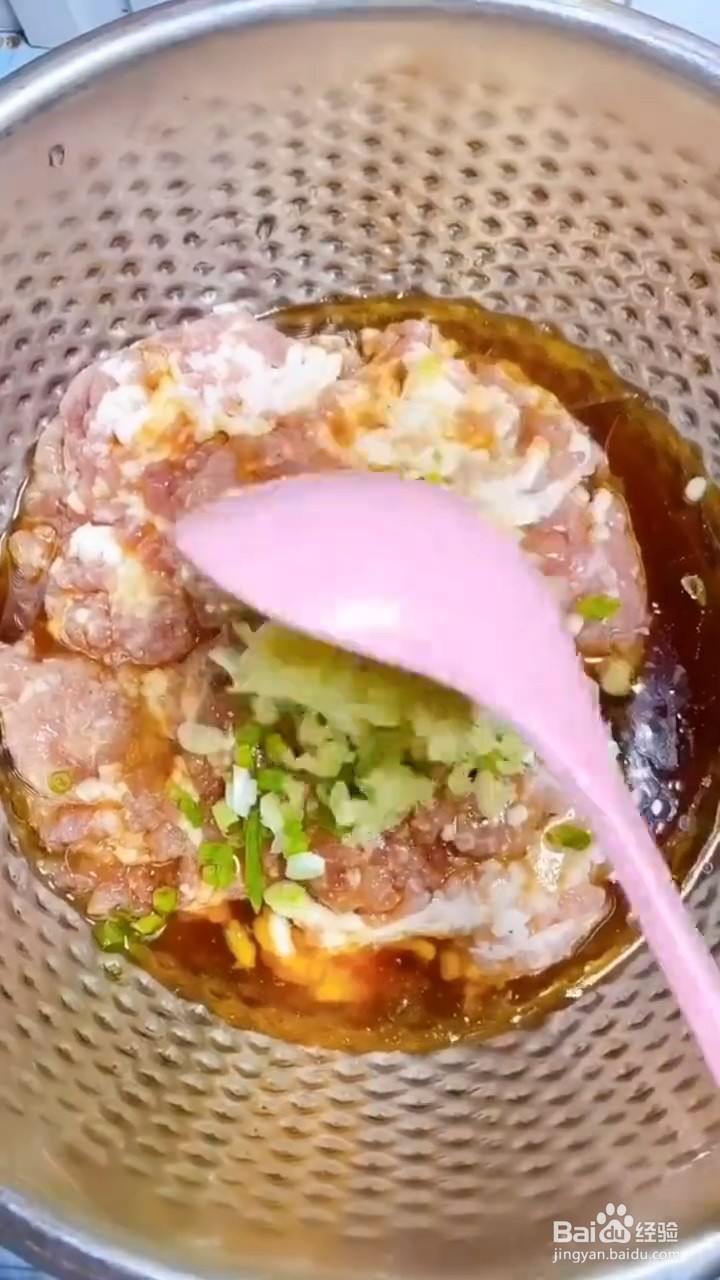 如何制作鲜美多汁的三鲜馅饺子