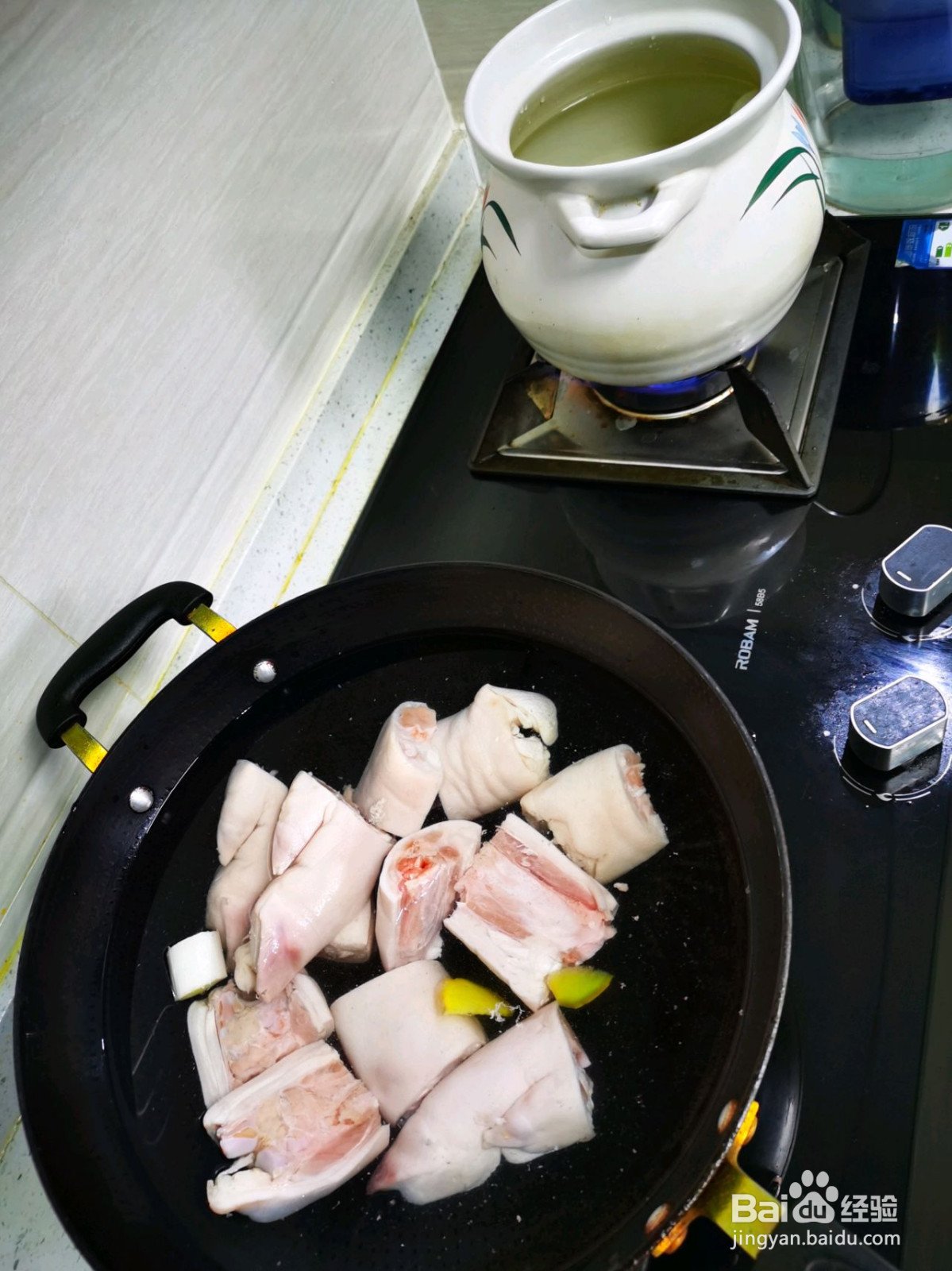 私家猪蹄莲藕汤的做法